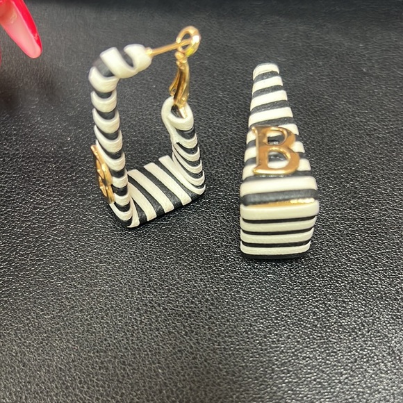 Earrings. - Picture 4 of 4